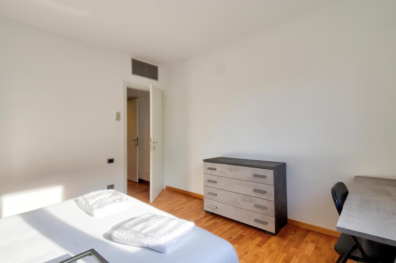 Ferienwohnung Splendida Terrazza Su Arcimboldi - Milano Bicocca Exterior foto